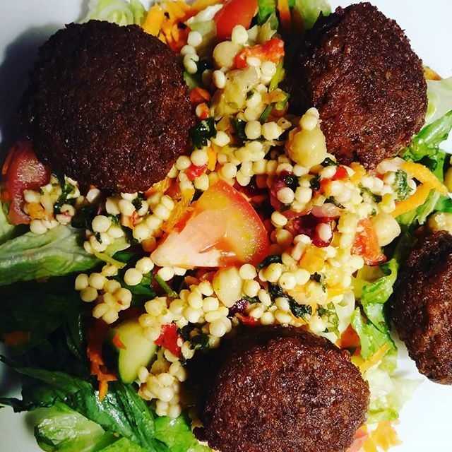 theveganIicious's tweet photo. Couscous Salad with Baked Falafels
#couscous #couscoussalad #falafel #tumpurashushi #sushi #falafels #vegetarian #vegan #govegan #basicvegagirl #whateverveganseat #veganfoodshare #healthy #cleaneats #gofruityourself #eggfree #dairyfree #ottawavegan #vega… https://t.co/tkBiZM03fe https://t.co/zvW3DJ0a5k