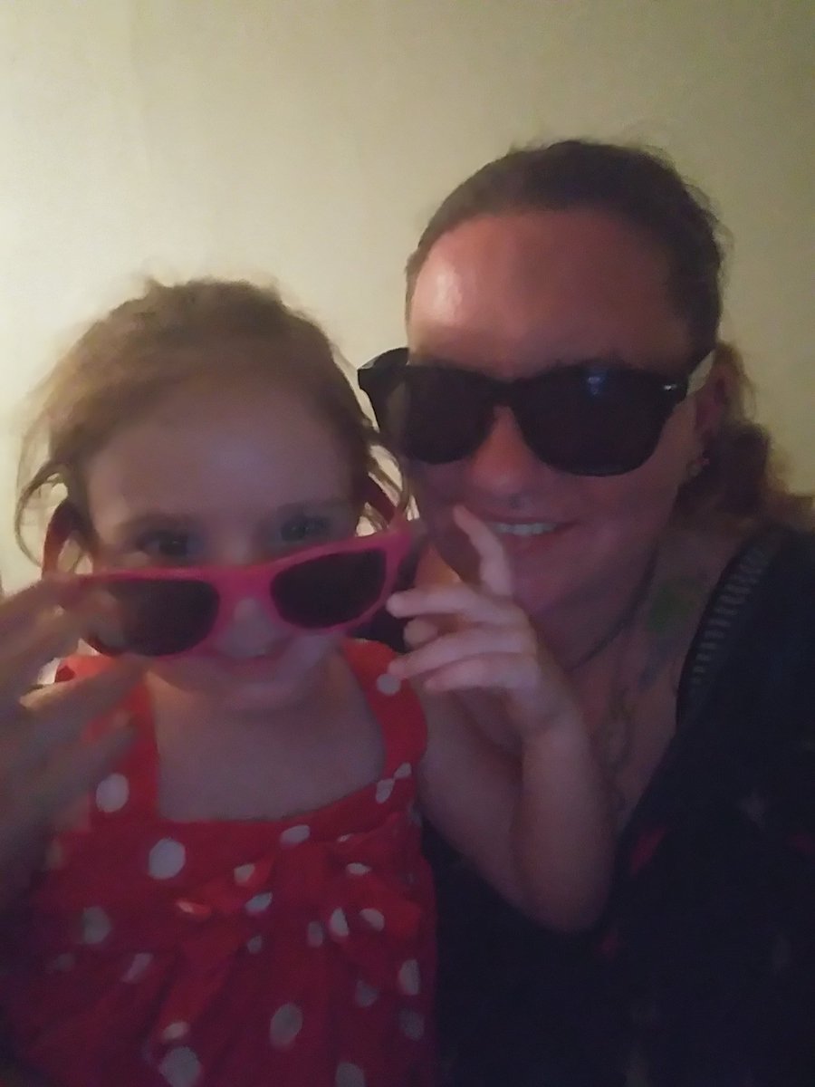 LunaFayedragon's tweet photo. Thanks @TMobile for the free shades #TMobileTuesdays #GetThanked #freeshades https://t.co/3bJLL2Qzsp
