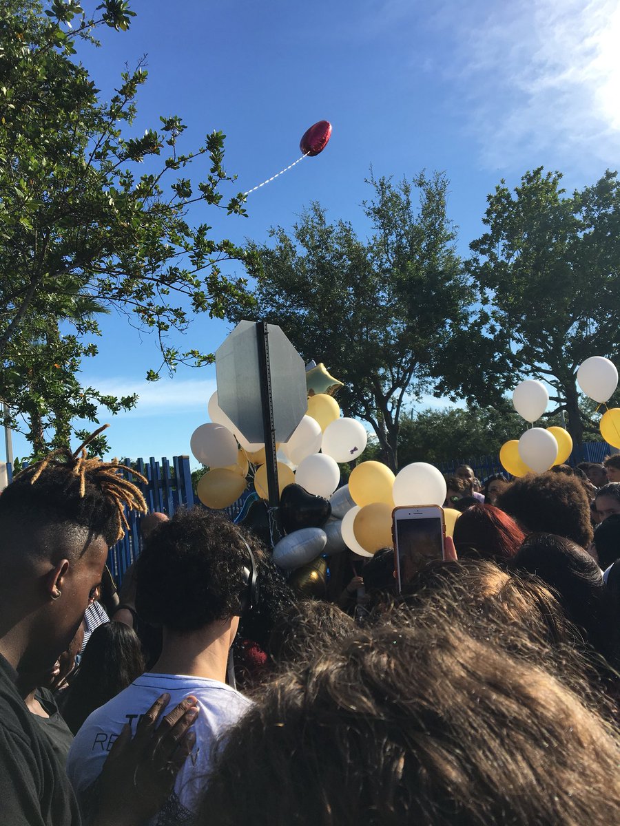 MilikiEmil's tweet photo. SoFlo paying respect to X at the site he was taken. Beautiful memorial today. https://t.co/calttzoPim