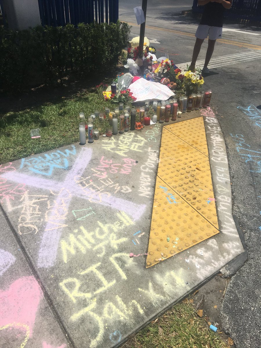 MilikiEmil's tweet photo. SoFlo paying respect to X at the site he was taken. Beautiful memorial today. https://t.co/calttzoPim