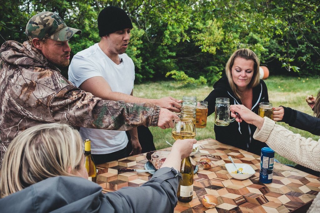 aseatatourtable's tweet photo. It’s about meeting someone new, trying something you’ve yet to discover and listening to a story in a way that it hasn’t been told before, it’s time for Canadians to eat together on June 22 #EatTogether #ABtable #conversation #connecting #listening https://t.co/Cq1sRkGCUA