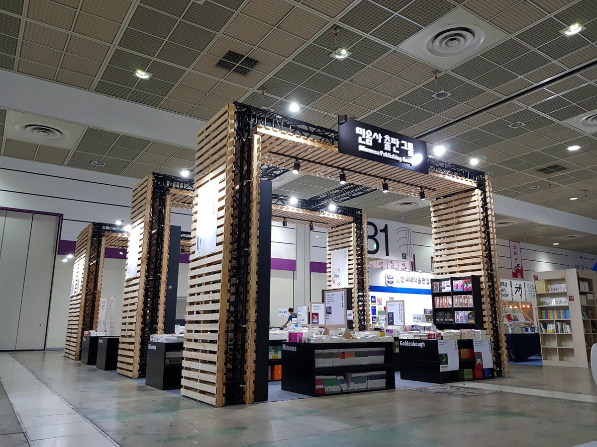 Recycled material Stand 72 Sqm (Wooden pallets 82nos + Aluminum truss 200mmx200mm Black color) @ Seoul International Book Fair 2018, COEX, Seoul, South Korea.