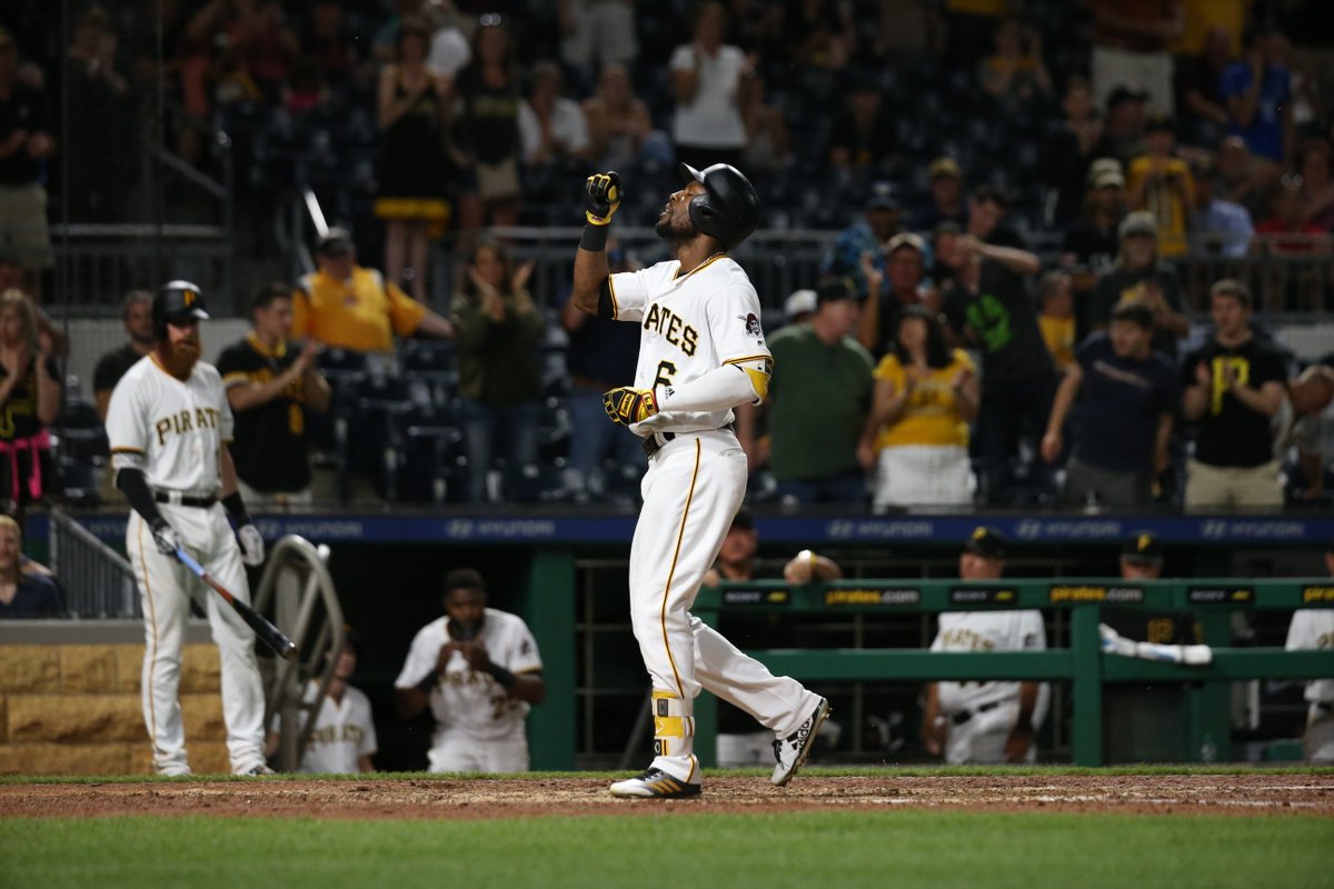 GONE!!!  @Starlingmart with a solo shot and we are within a run!   #StarPower https://t.co/S4KSz2MDYl