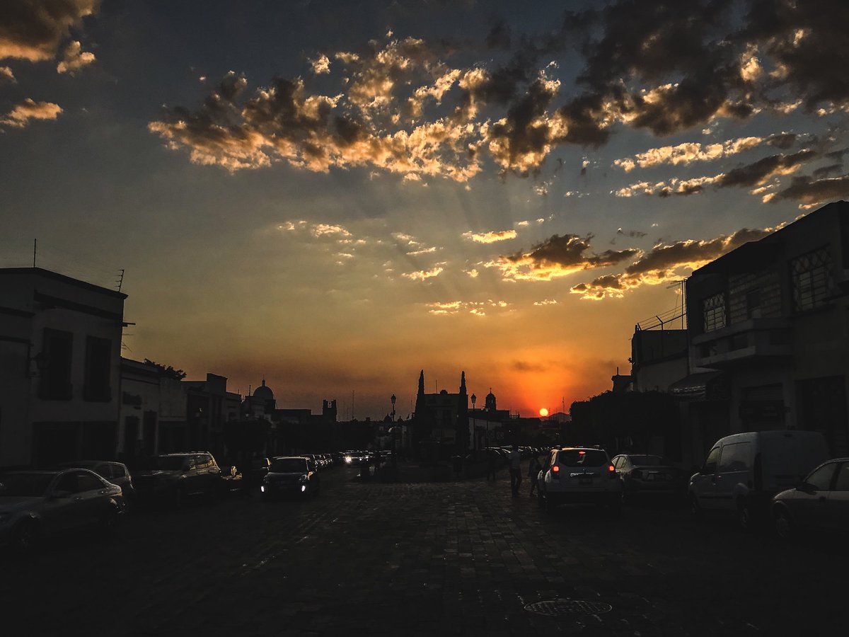 Feernando_Cano's tweet photo. #photography #photo #pic #picture #SnapShot #art #color #moment #lightroom #sunset #sun #sky #amazing #Queretaro #city #centro #FernandoCano #México https://t.co/0P3BgY58cG