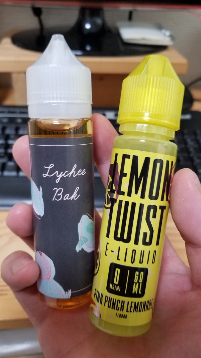 Ocean__Umi's tweet image. メカスコ&amp;amp;リキッド着弾♪♪
まさかスコンカーに手を出すとはw
大事に使おう(*^^*)
ピンクパンチレモネードめっちゃうまい！！レモンの飴みたいな甘い香り♪
リシェバは今度♪
スコンカーの味の出かたがPICOとは全然違う！感動♪

#VAPE
#vape好きな人と繋がりたい
#Rigmod
#Hotcig
#Venus