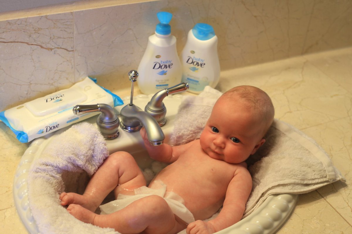 amodernmomblog's tweet photo. We’ve been loving bath time so much more since we discovered Baby @Dove!  #DovePartner #BabyDoveLove Learn more:  https://t.co/8s1HfJRqbq https://t.co/qbUj1YHUKi