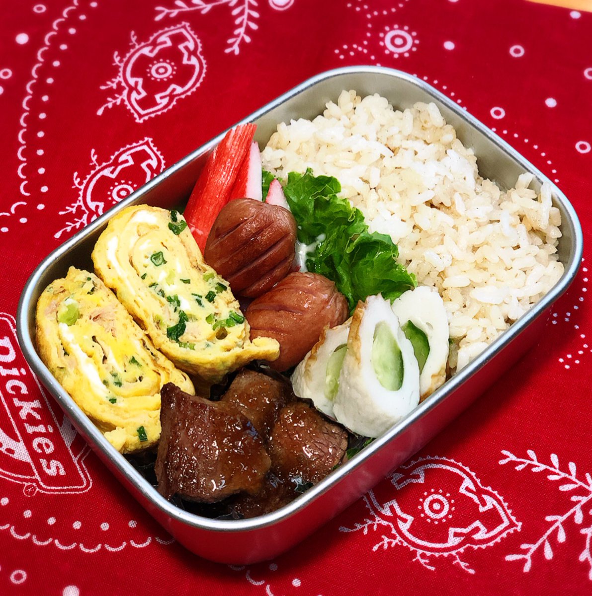 #今日のお弁当

肉団子じゃないよ、角切りステーキ弁当だよ
ご飯は肉汁のバターライスだよ
チビ助のお弁当だよ

#高校生弁当 #中学生弁当 #王子のお弁当 #手作り弁当 #お弁当作り楽しもう部 #お弁当記録 #お弁当 #お腹ペコリン部
#簡単弁当 #節約弁当 #シングルマザー #おうちごはん #男子弁当 #ランチ