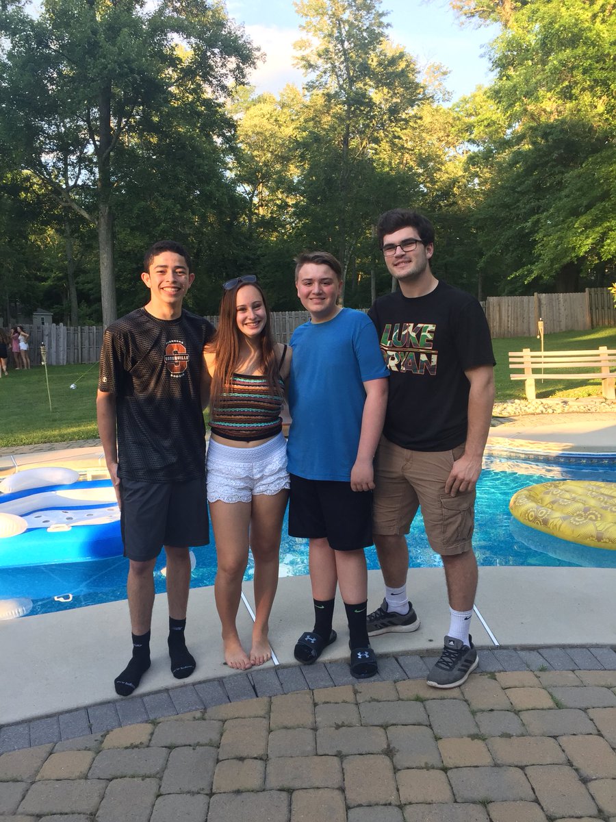 SHSUBBC17's tweet photo. #pals #teammates #ChooseToInclude @Andrew_Diodato @AshlynFraney @JuniorArdila24 https://t.co/8YVHjKXuQq
