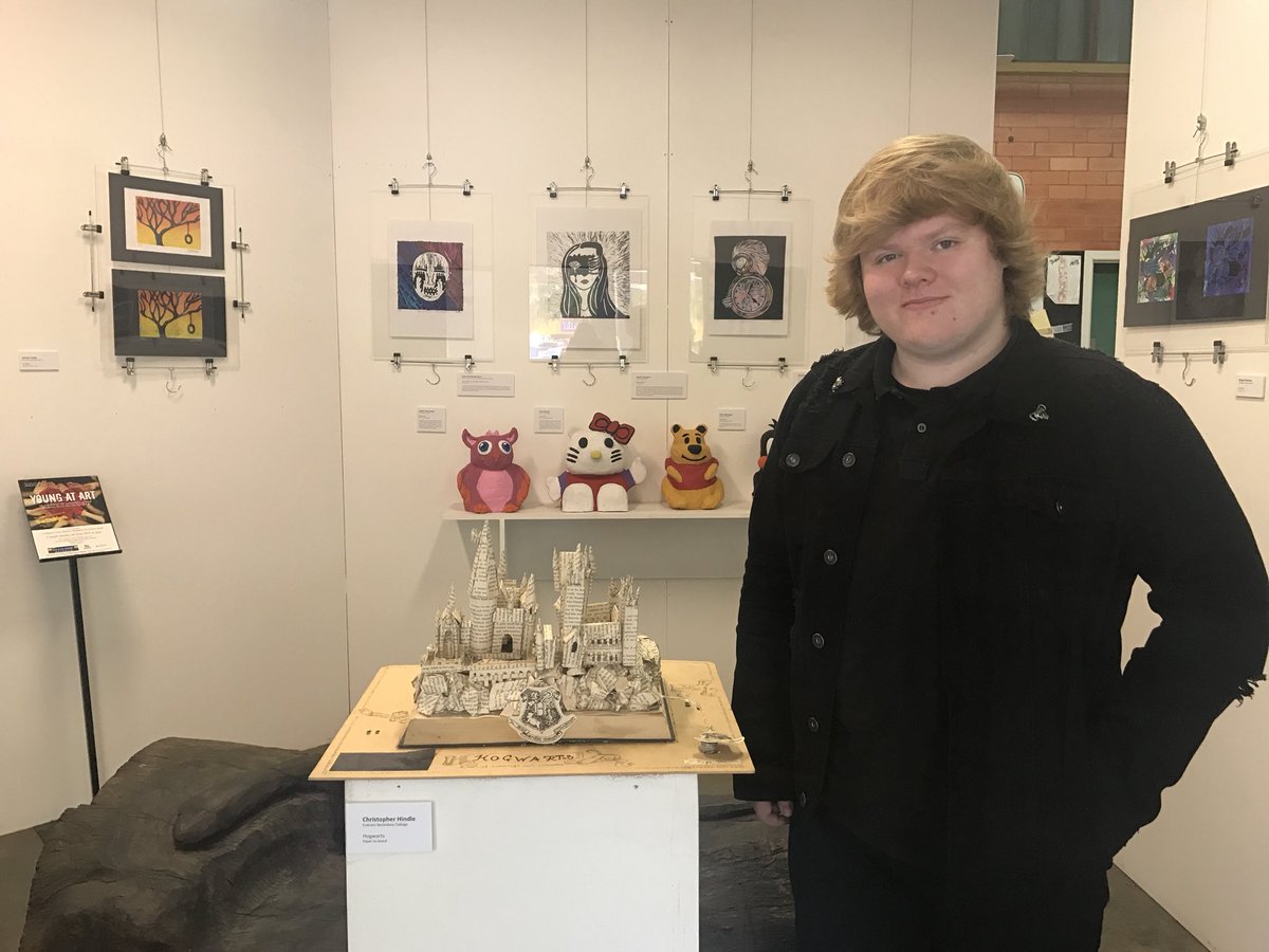 ChrisHindle11's tweet photo. This is a book art i made a while ago of hogwarts
#chrishindle #chrishindleproduction #retweet #art #artwork #book #bookart #hogwarts #harrypotter #wizardingworld #gallery #artgallery #fan #fanart #jkrowling https://t.co/z8xYIznzIF