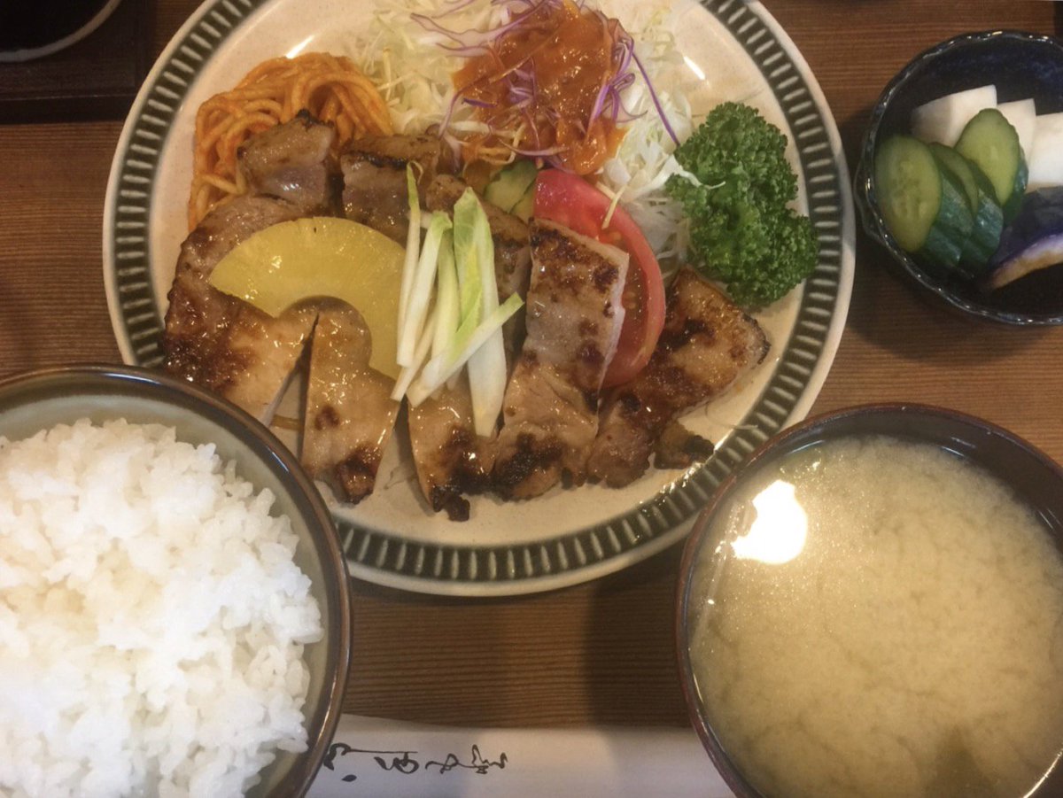 青春出版社 على تويتر 若松河田ランチ 今日は ポーク生姜焼き定食 パイナップルがアクセントです 生姜焼き 若松河田 曙橋 早稲田 ランチ