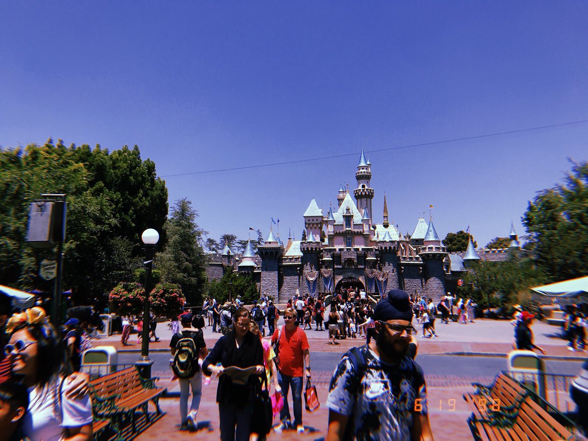_callmetia_'s tweet photo. hey mickey you’re so fine 😘 https://t.co/jrRxj8XCin