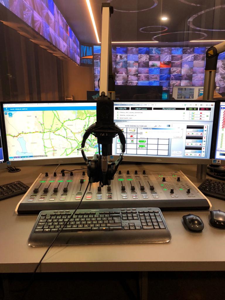 Hafta içi her sabah 07.00-09.00 saati arasında <a href="/MuratKazanasmaz/">Murat Kazanasmaz</a> İstanbul #trafiğini #SabahDevriyesi'nde anlatıyor.
⬇️
ibbtrafikradyosu.istanbul 💻
<a href="/trfistanbul/">Trafik İstanbul 87.7</a> 87.7'de  📻
Whatsapp numaramız 533 783 8080 📲