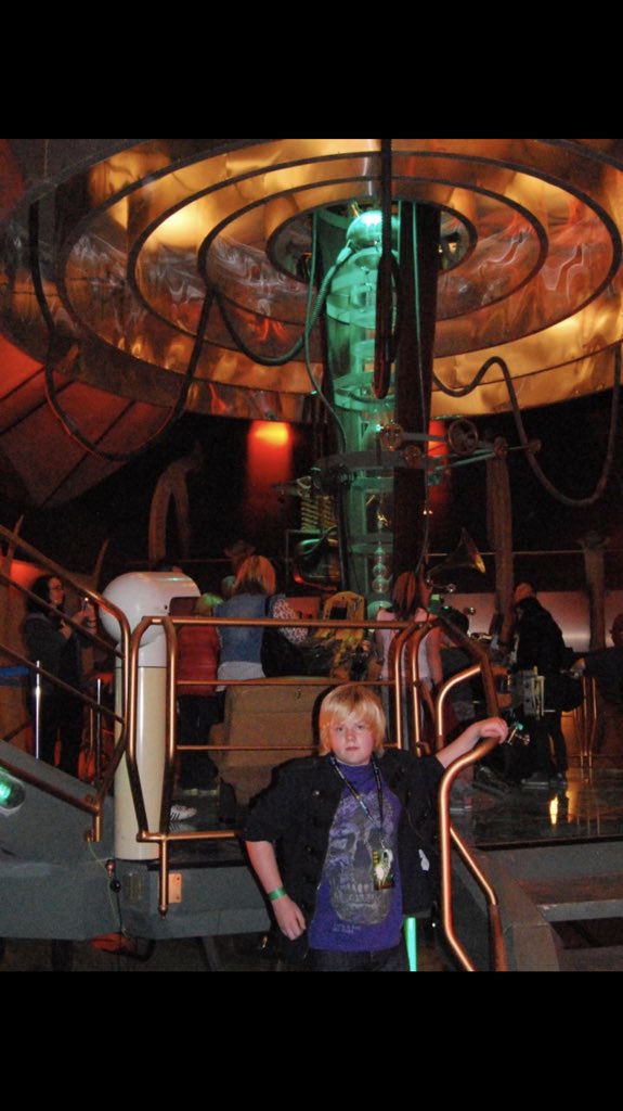 ChrisHindle11's tweet photo. Back in 2012 i visited the tardis set it was awesome
#chrishindle #tardis #doctor #doctorwho #who #mattsmith #whovian #doctorwhofan #fan #set #tardisset #whovianforlife #retweet #DoctorWho #visit #visittardis #visittardisset #wales #bbc #bbcwales #cardiff #cymru #spaceship https://t.co/xjQgaHe9g9