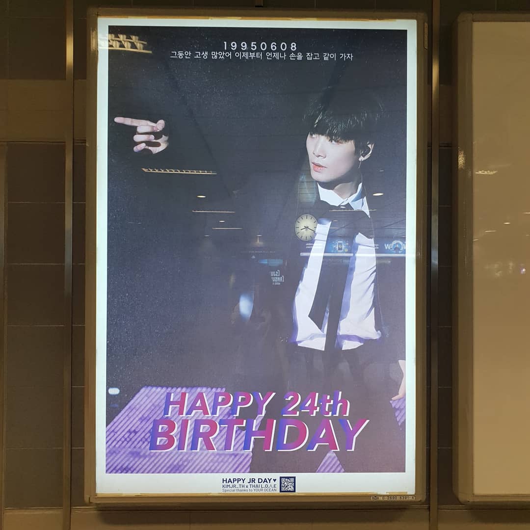 _onmedges's tweet photo. มาหาพี่บูกิน้อยแล้วนะคะ ป้ายสวยมากๆเลย #SPECIALDAYWITHJR https://t.co/rX1UJmtzMo