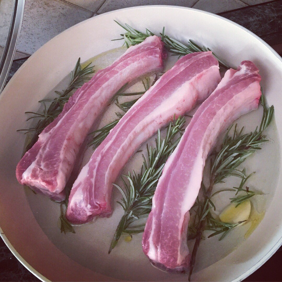Salumif_Bonini's tweet photo. Ricetta sfiziosa o....
è tempo di grigliate in compagnia?! 
☀️🍢🍖🍴
#timetogrill #recipe #salumificiobonini #eatwell #healthyfood #traditions #food #italianstyle #meatskewers #spareribs https://t.co/LliTGA0MRe