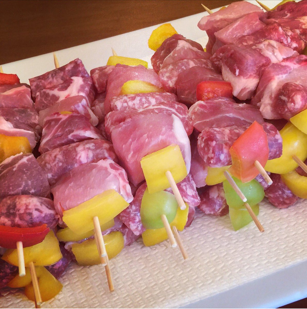 Salumif_Bonini's tweet photo. Ricetta sfiziosa o....
è tempo di grigliate in compagnia?! 
☀️🍢🍖🍴
#timetogrill #recipe #salumificiobonini #eatwell #healthyfood #traditions #food #italianstyle #meatskewers #spareribs https://t.co/LliTGA0MRe