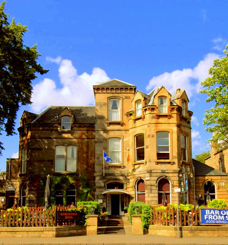 Visiting Edinburgh to see Noel Gallagher this July? We have the accommodation to make your trip complete! With quick access into town, you can easily escape the noise of the city centre and relax with us after the gig in Edinburgh's West End. #NoelGallagher