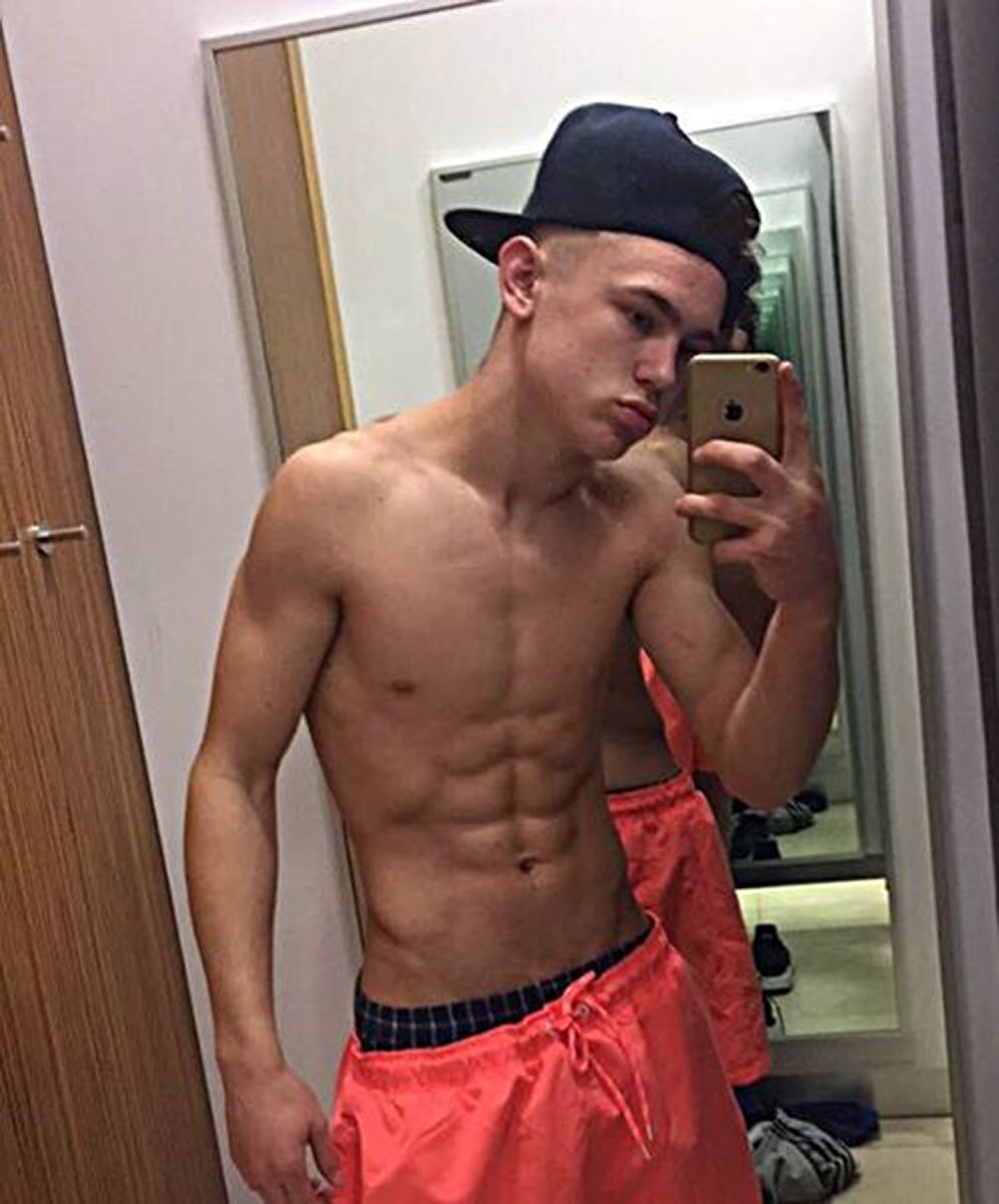 Man gets ripped six-pack in two months by training three 