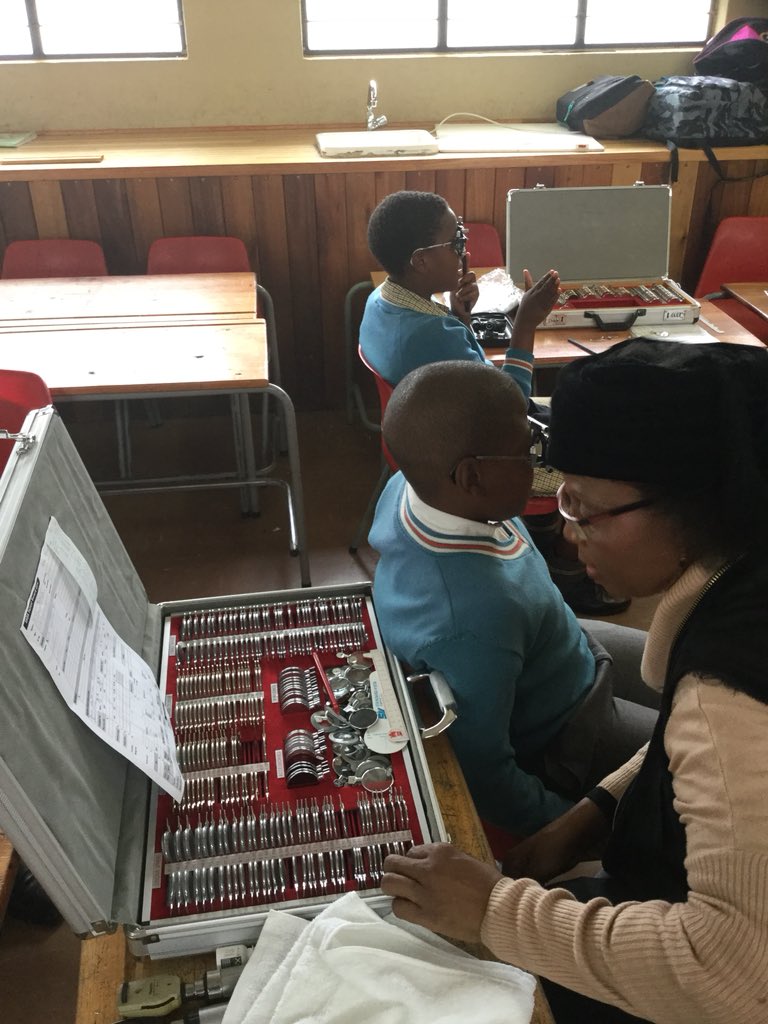 ortambo_int's tweet image. Earlier this year we partnered with @sterkinekor and tested over a 100 learners  from Peter Zongwane Primary School. Today 49 learners received a set of new eyes and are being treated to a movie. #makevisioncount #brighterfuture