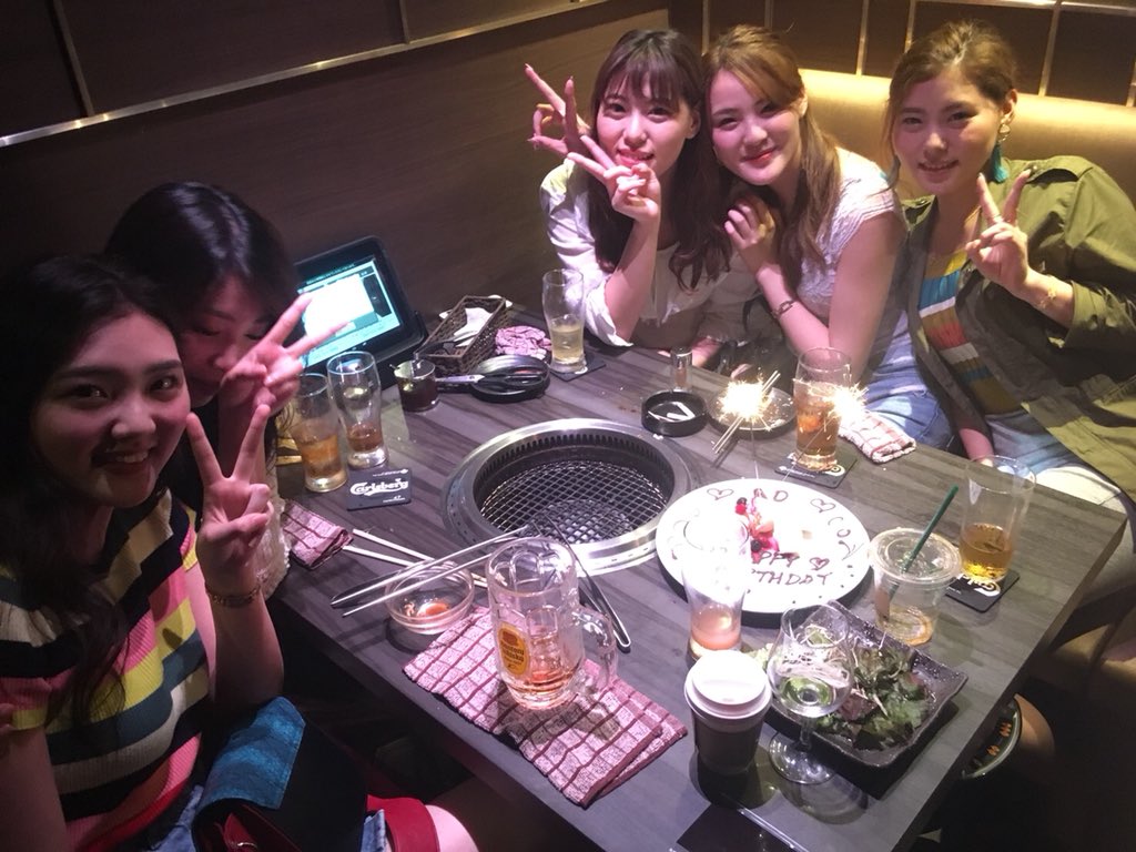 ao_bom0520's tweet photo. 昨日サプライズで、だいすきな子たちにお祝いしてもらったー❤️❤️
本当に楽しい時間はあっという間だったなー😭✨✨
思い出に浸りながらお仕事頑張る🙄 https://t.co/mhQl2QpfEi