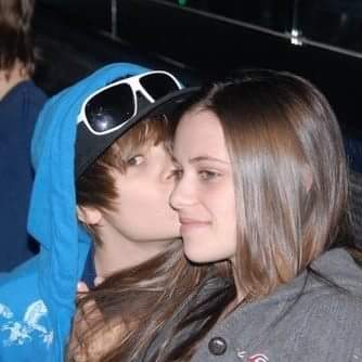 xfuckbieberx's tweet photo. Ustedes dicen que: “Justin nunca supera a sus ex” “Justin siempre regresa con sus ex”
PUES A VER PARA CUÁNDO REGRESA CON CAITLIN...
Ella y Hailey son otra onda para Justin❤
#Jailey #Jaitlin https://t.co/8knw1vkLfX