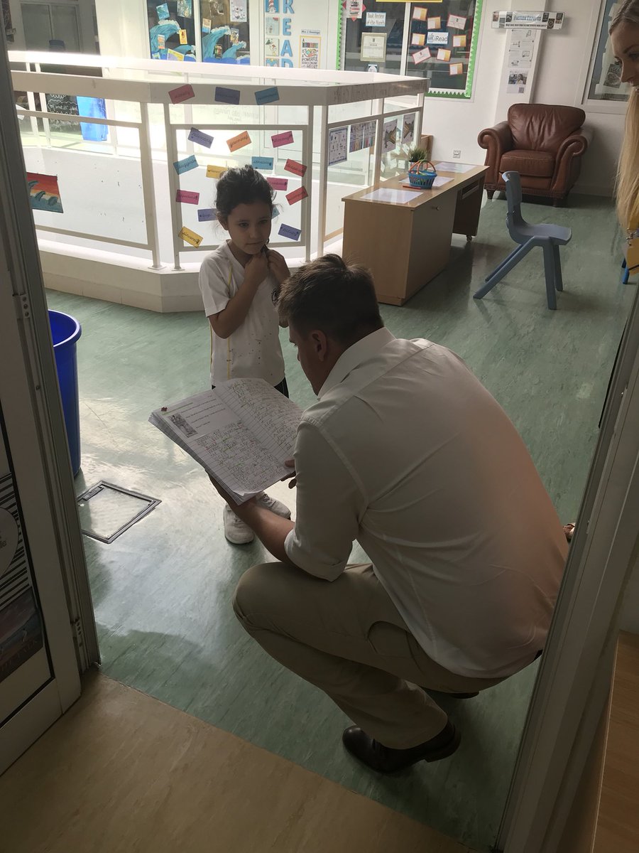 Horizon_EngDept's tweet photo. #HorizonEnglish and @8colemanm8 were absoutely blown away by a @Horizon_Year1 author today #PowerfulLearners https://t.co/a7gOXxwToS