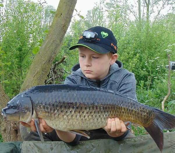 ViperTackleLTD's tweet photo. ⭐️ Catch Report ⭐️ Junior Member Harry Standish has been out this weekend and managed to land 6 fish all on single white pop up using the Viper crank offset resulting in the biggest been a low double common weighing in at 10lbs 8oz #teamvipertackle #vipertackle #thatscarpy https://t.co/qiGVnnZXJP