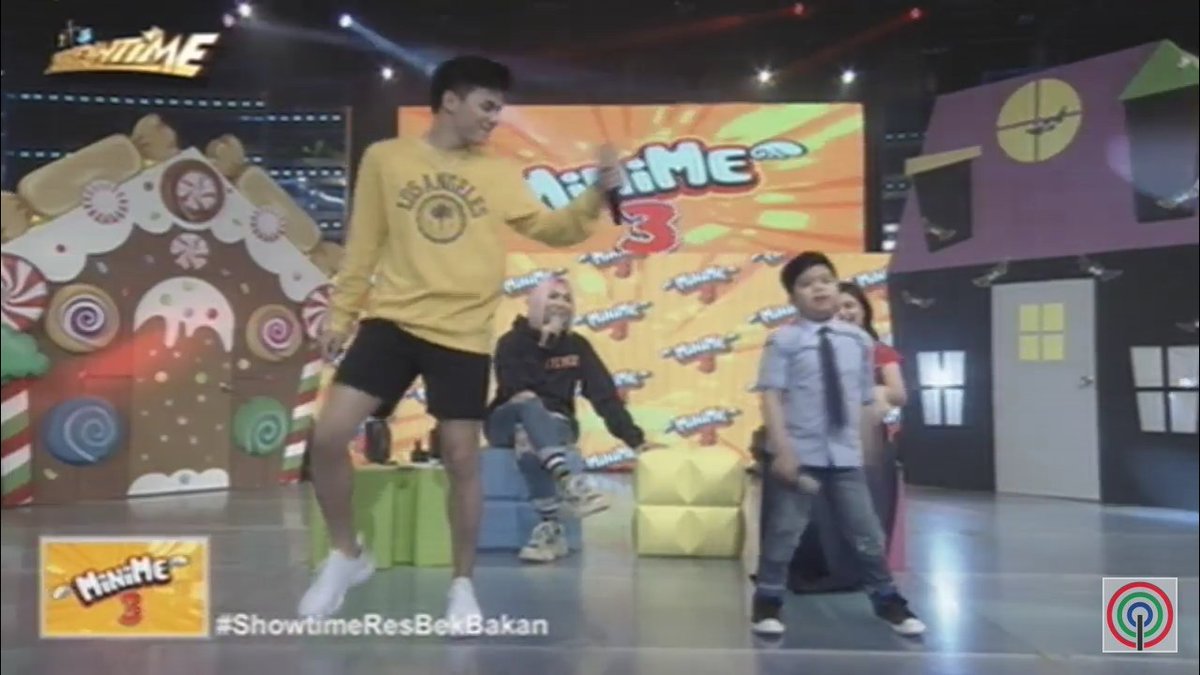 tineposadas's tweet photo. R2 hinamon ka pa ng bata hahaha @iamr2alonte pogi mo po
#ShowtimeResBekLaban https://t.co/ApVQ2zZa9T
