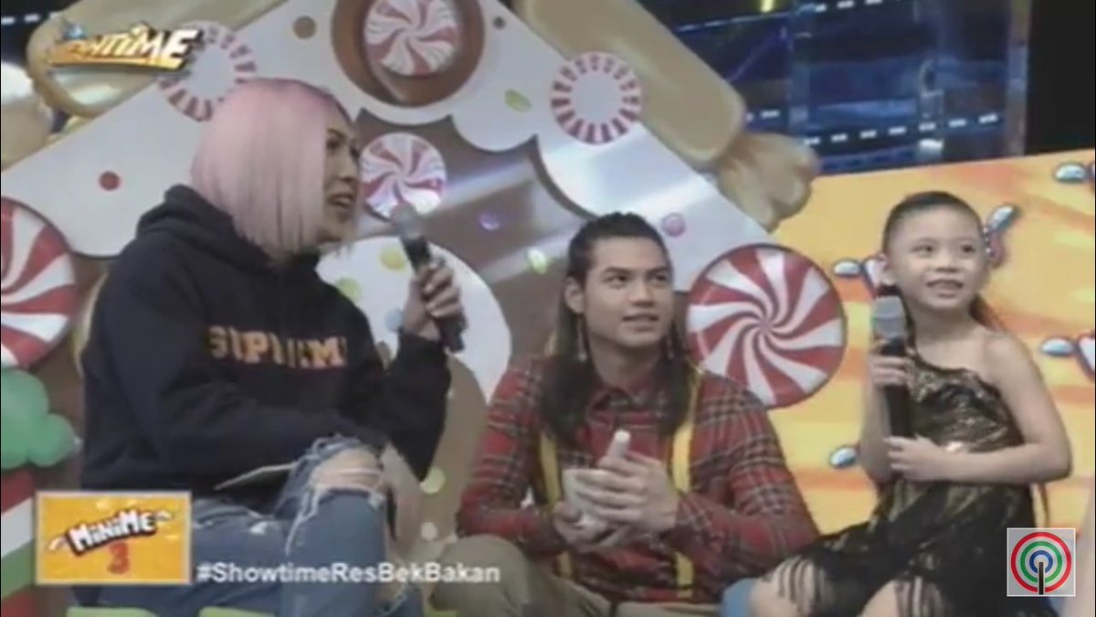 tineposadas's tweet photo. ang cute kid ang haba ng hikaw mo ah haha piheram naman @hashtag_k1d
#ShowtimeResBekLaban https://t.co/X84wYN18hj