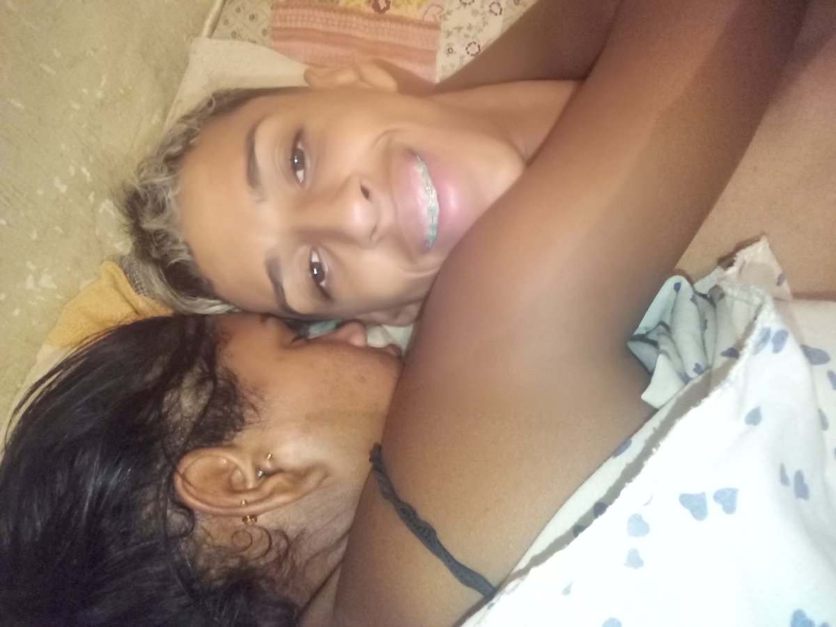 eeujohn's tweet photo. Dorme Igual um Bbzinho ela 🌷🌹❤❤ https://t.co/jgGSJqHLge