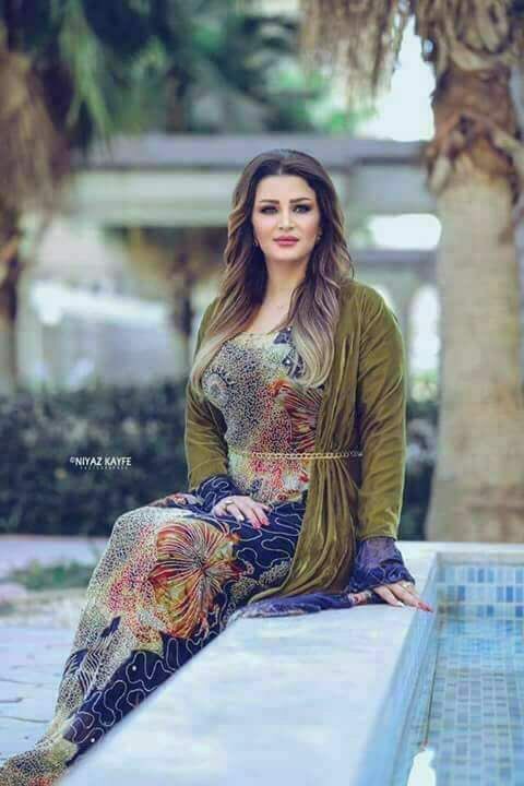 نبتسم لالتقاط صورة..☺
ثم نبكي لرؤيتها بعد سنين..😭 
أعمارنا قطار  سريع...... !!
وسائقها أعمى. 
يقودنا حيث لانعلم..😔
هاكذا علمتني الحياة..؟؟💔
#شهدالبغداديه 
#بنات_وبس_للدعم1 
#كلمه_للدعم_والتبادل