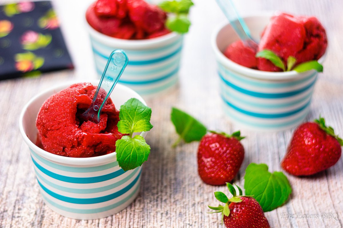 Auch wenn das Wetter in den nächsten Tagen wenig sommerlich werden soll, möchten wir euch dennoch zum #Sommeranfang ein #Rezept für ein #Erdbeer-#Sorbet vorstellen. Das schmeckt herrlich fruchtig und funktioniert ganz ohne Eismaschine.

fire-eaters-bbq.net/erdbeer-sorbet/