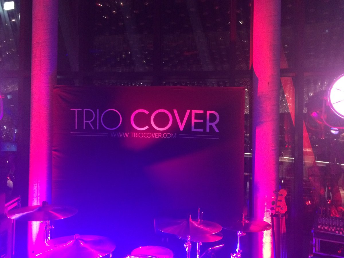 AD_Bordeaux's tweet photo. Un immense merci à @Triocover et @bnpparibas #priority @valeriascelsi pour cette magnifique soirée à la @CiteduVinBdx qui a ravi les 150 clients et collaborateurs présents. 
Une expérience client au top de bout en bout 🍾🎤🎸🕺🏻💃🏻 https://t.co/AmtRCrCUhC