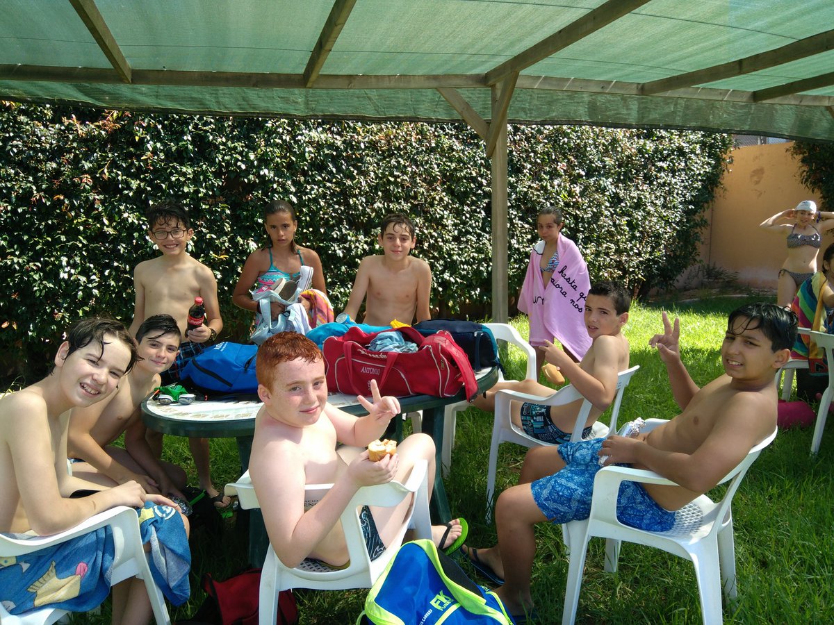 pandascsf's tweet photo. ¡A punto de entrar a la piscina! @cole_sagrada @esquirolscsf @dofinscsf @lincescsf https://t.co/1sTP2PrgBl