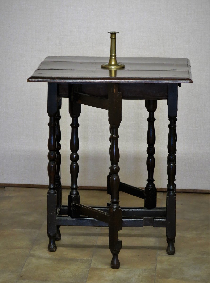 dcd1066_dodge's tweet photo. English 17th Century William &amp; Mary Period Walnut &amp; Oak  gate-leg table of a diminutive size #English #17thcentury #Oak #gateleg #table #periodinteriors #earlyoak #periodoak #Interiors #countryhomes https://t.co/Yuz6SxsgBR