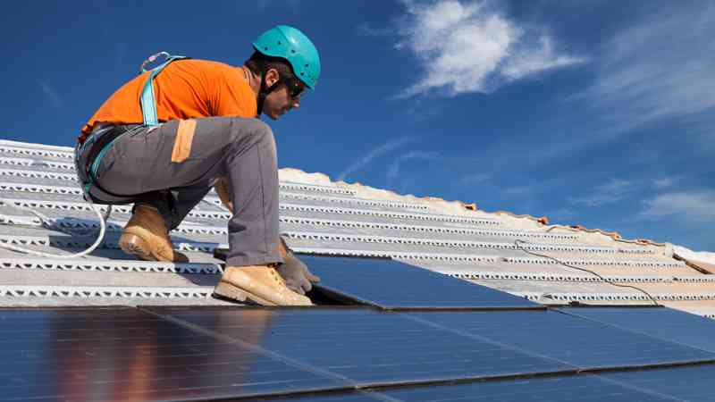greendok2U's tweet photo. ¡Autoconsumo solar en la industria! El primer paso es realizar un estudio de viabilidad en el que se analiza el consumo y obtener un mapa de radiación #solar. Se analiza la viabilidad y el rendimiento de la instalación. 
Te contamos todo el proceso -> https://t.co/wIsVMOAZmC https://t.co/WTjT2y13MF