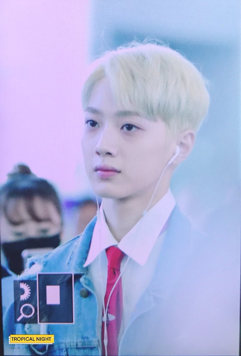 TROPICAL_0923's tweet photo. 180620 icn
금발은 소중하고 
라이관린은 잘생겼다
#賴冠霖 #라이관린 #워너원 #wannaone
@WannaOne_twt https://t.co/8sGOrE0v4j