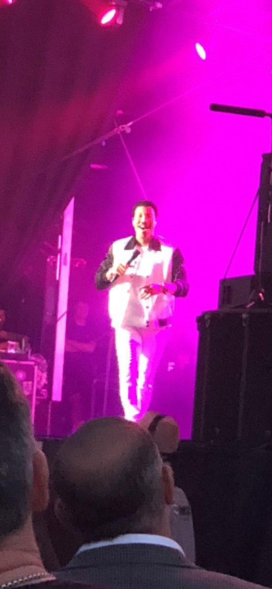 SusieBrindley's tweet photo. Amazing night @ScarboroughOAT with @lionelrichie - how lucky are we! #topacts #greatsetting #yorkshire https://t.co/QPLtTcuR09
