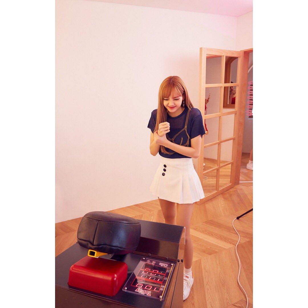 _BLKPKLISA_bot_'s tweet photo. BLACKPINK in BLACKPINK AREA ［SQUARE UP］🖤💖
.
#BLACKPINK #ブラックピンク #THE1STMINIALBUM #CONCEPTPOPUP #BLACKPINKAREA_SQUAREUP #YG

from BLACKPINK IG https://t.co/QIoBwBHXQt