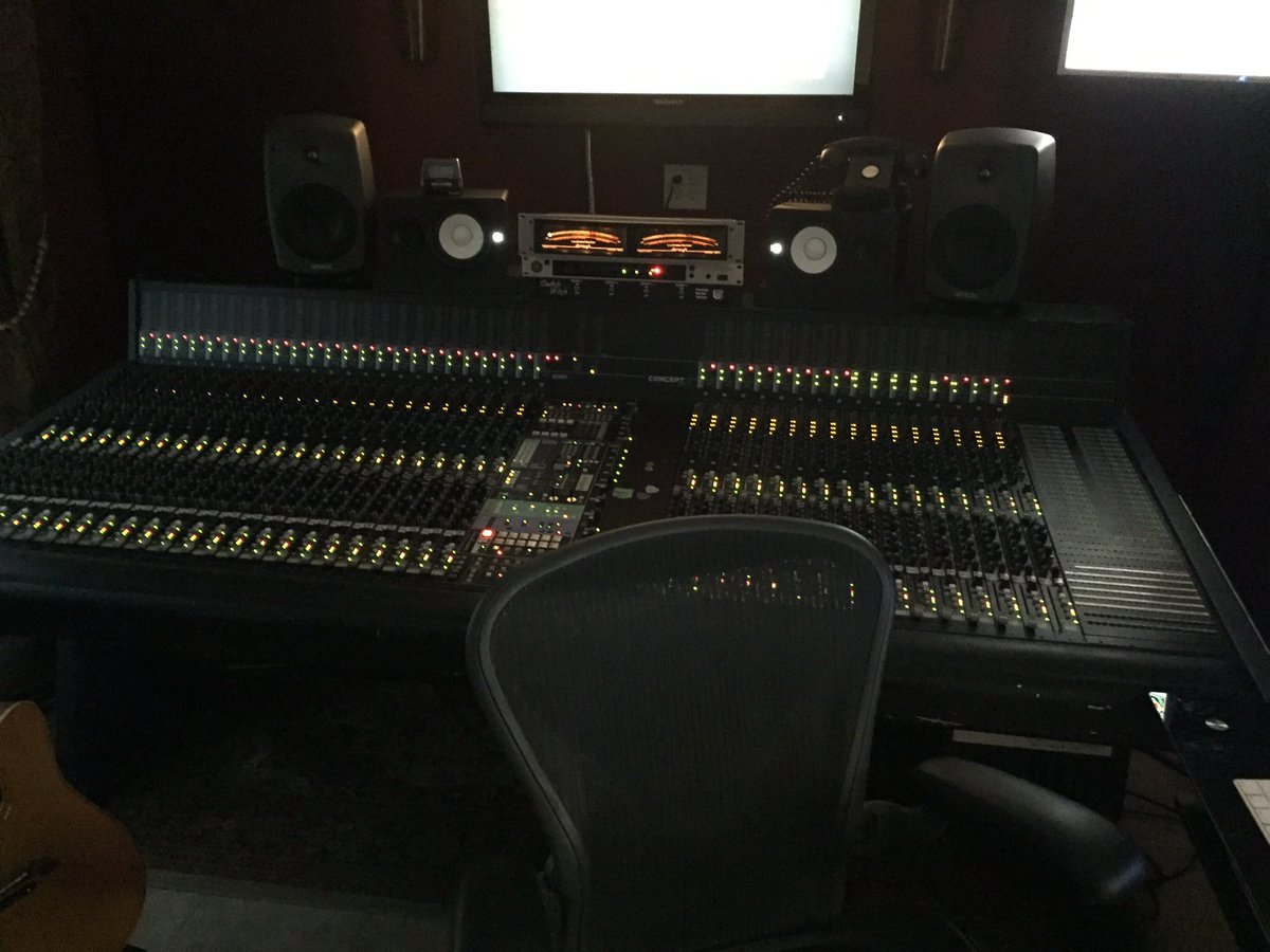 chasebethea's tweet photo. Having a great night here with @MTKyle #gameaudiolife #moontechstudios https://t.co/kg2as5oA4R