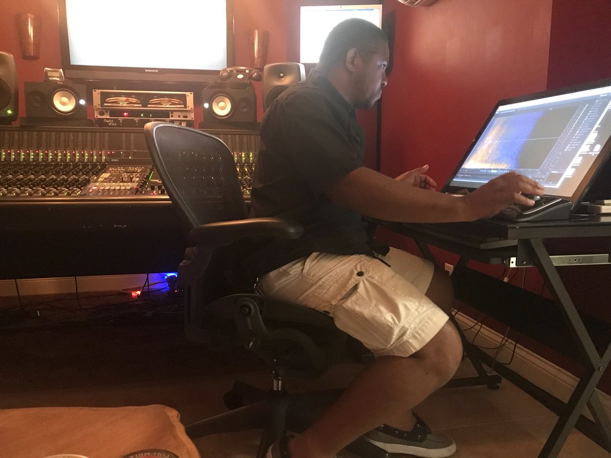chasebethea's tweet photo. Having a great night here with @MTKyle #gameaudiolife #moontechstudios https://t.co/kg2as5oA4R