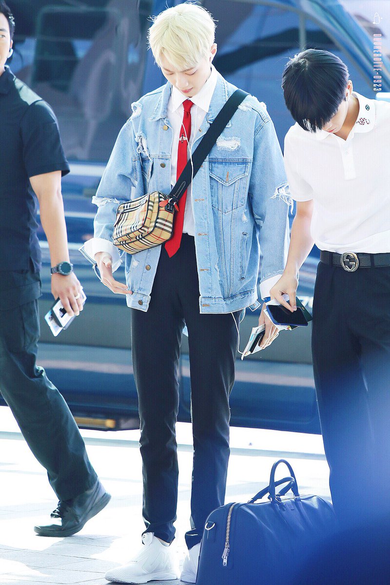 왕자님 

잘 다녀오십시오 🐝🐝✨✨

#워너원 #라이관린 #Laikuanlin