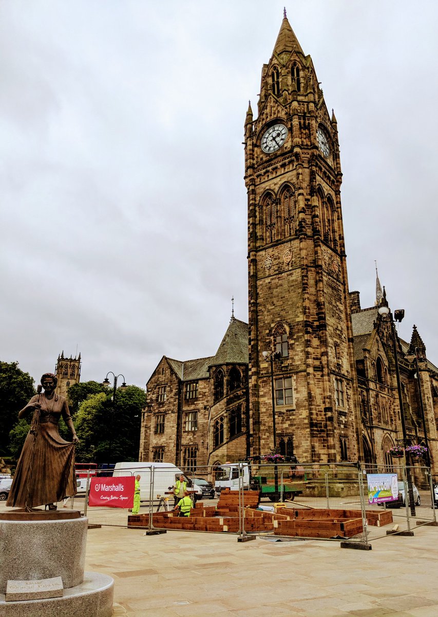 Under the watchful gaze of 'Our Gracie' &amp; the stunning clock tower of our Town hall, work has started on the sensational WW1 commemorative popup garden feature for #RIB18. Sponsored by @MarshallsGroup &amp; created by <a href="/rochdaleinbloom/">Rochdale In Bloom</a> &amp; <a href="/RochdaleCouncil/">Rochdale Borough Council</a>, this feature is a must see!