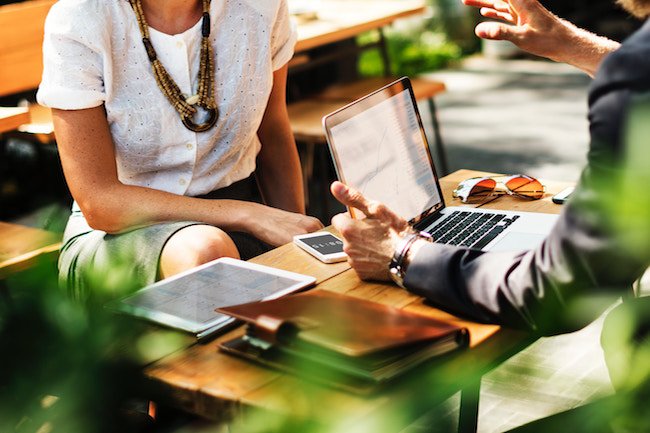 frenchweb's tweet photo. [Numbers] Social Selling: 55% des professionnels déjà inﬂuencés par un post publié sur les réseaux sociaux lors d’un acte d’achat
https://t.co/spqw3NvZDB
@LaPosteBusiness 
#SocialSelling #reseauxsociaux 
#business https://t.co/1I8B3X8wUw