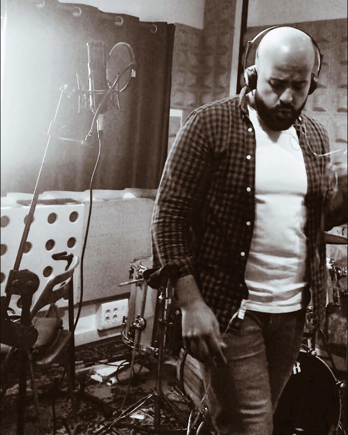 OficialAdib's tweet photo. Grabando modo “ON” 🎤🎼 #miprimersingle #ilusion #grabando #balada letra y música de : @GemaHernandez_ ❤️ https://t.co/lGnKQJp8XO