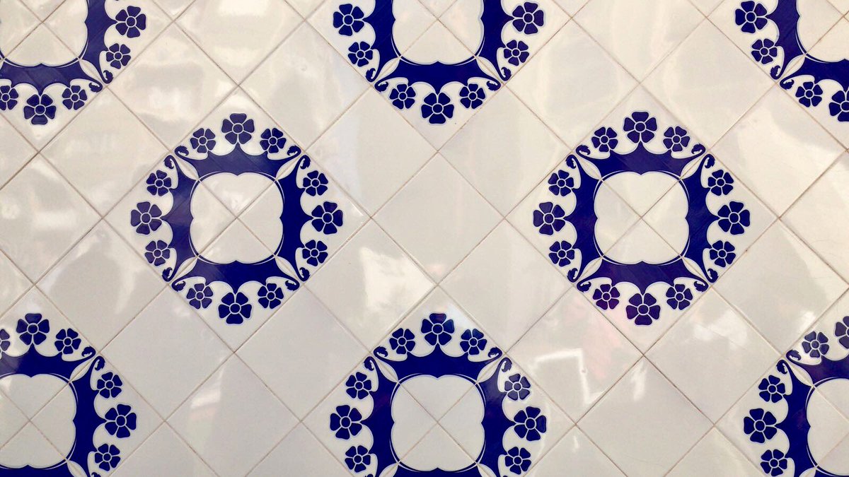 MCentralVlc's tweet photo. ✅⭕️ ¡Ha llegado el día! Tras el sorteo con miles de participantes, esta noche celebramos 🌚 #ALaLlunaDelMercat. Una afortunada junto a sus siete acompañantes degustarán la cena de Junior Franco en la mágica terraza del Mercat Central. https://t.co/woGq8QU45M