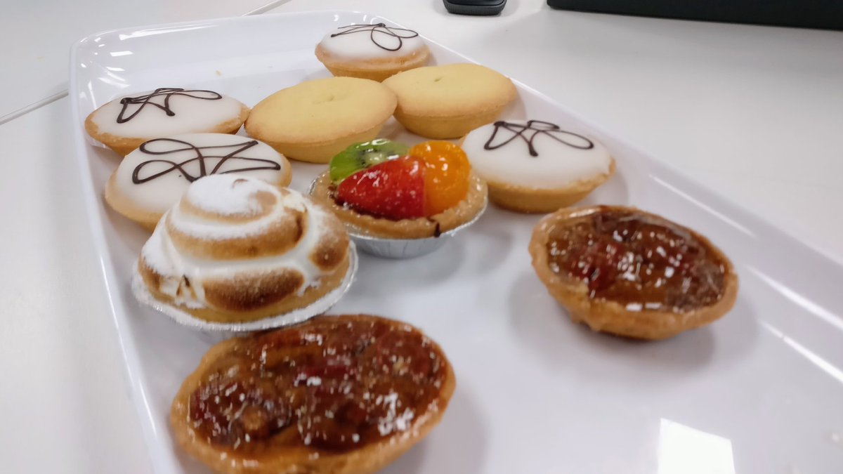 CUHackyHour's tweet photo. Which Australian Hackyhour has the best snacks? @HackyHourUWA @GPHackyHour @QEII_HackyHour @HackyH_Murdoch @HackyHourStLuc @hackyhourGU https://t.co/DSiQK4wfIR