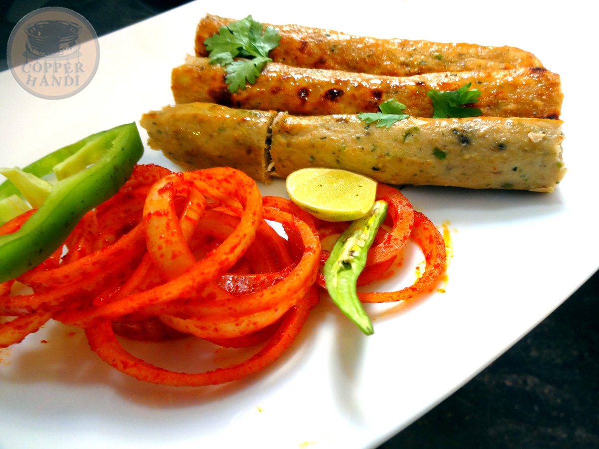 copperhandiggm's tweet photo. Incredibly juicy and delicious chicken seekh kebabs cooked in our tandoor. Smoked to perfection!! Now taking orders, simply call #7042505040 and get these juicy kebabs home delivered. Cheers #Gurgaon #Gurugram @I_Am_Gurgaon @ggncommcircle @SimplyGurgaon https://t.co/YpcRUP3zE0