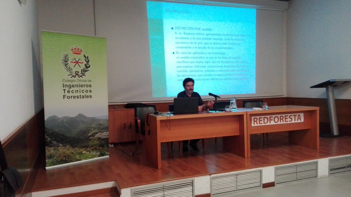 IngForestal50's tweet photo. Turno de @OrdonezAC @YoungForesters @ETSIIAAPalencia que nos habla sobre #Simanfor, aplicación web para simulación de alternativas selvícolas #RedForesta2018 https://t.co/cqGu31iiGF
