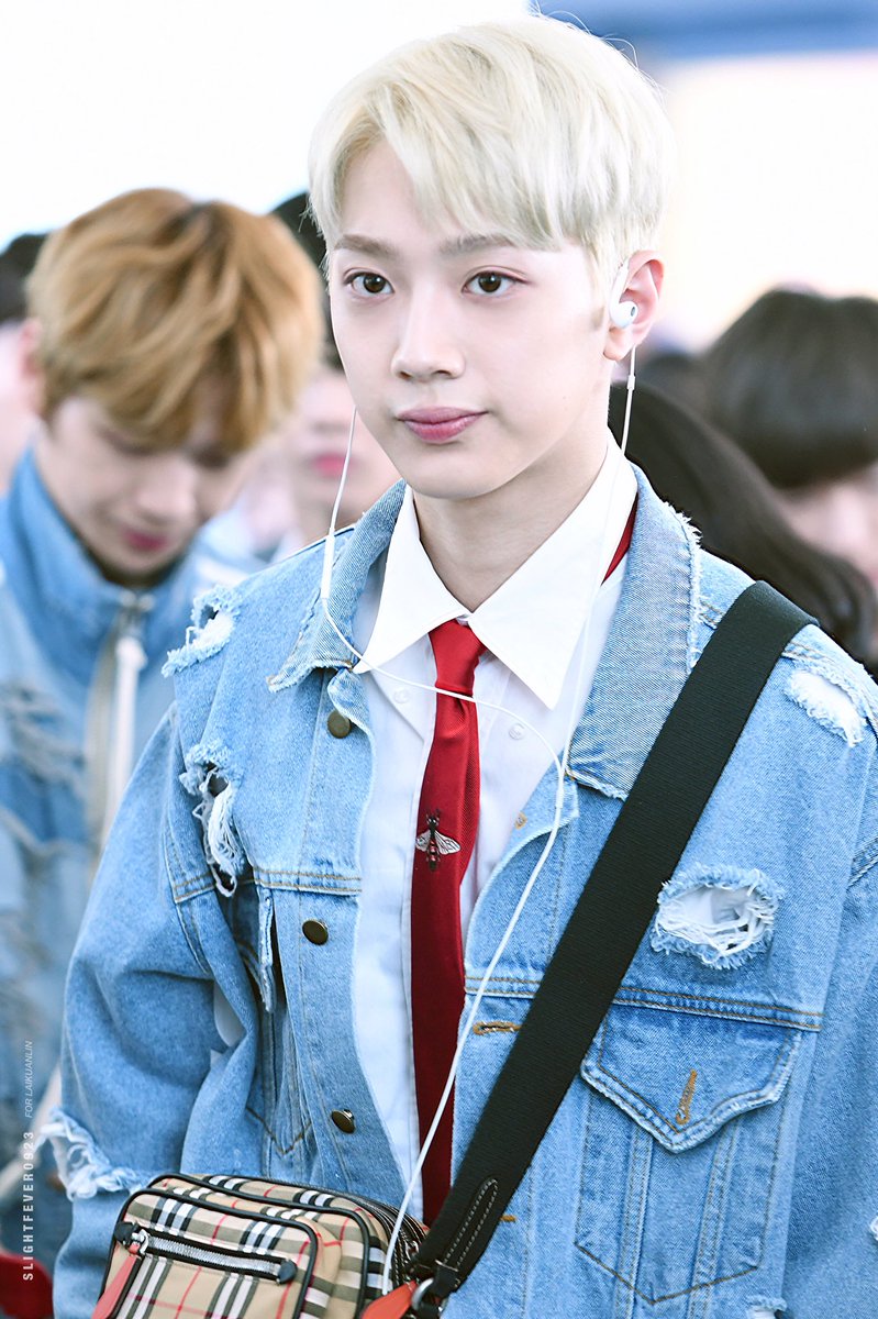 slightfever0923's tweet photo. 180620 ICN✈️
#라이관린 #赖冠霖 #LaiKuanlin 
#워너원 #WANNAONE https://t.co/ESwiCWt5uy
